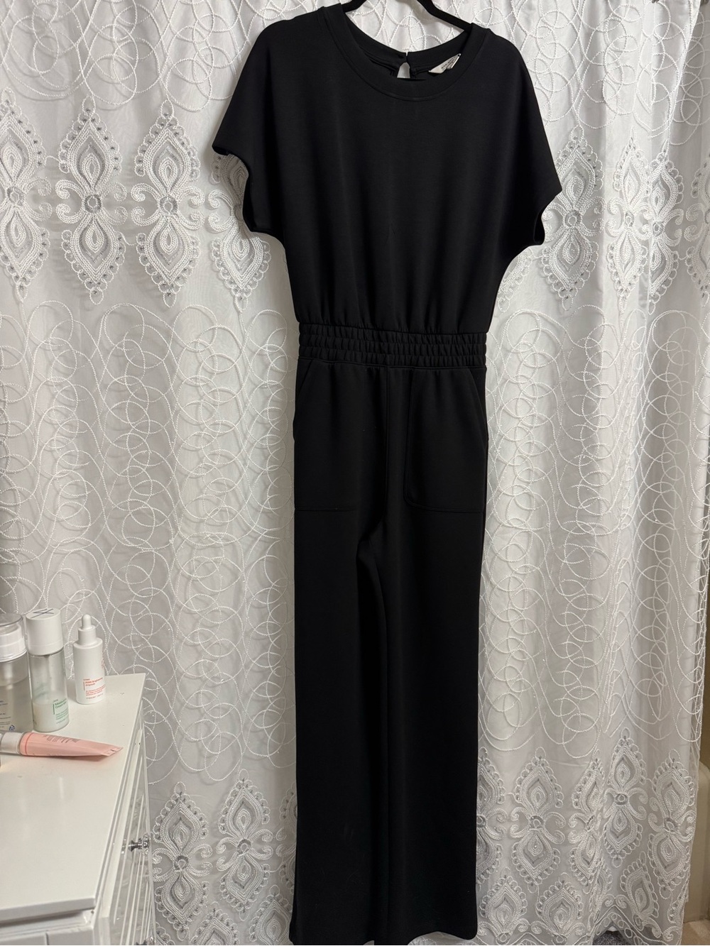 Effortless Black Short-Sleeve Jumpsuit with Elastic Waist New Without Tags